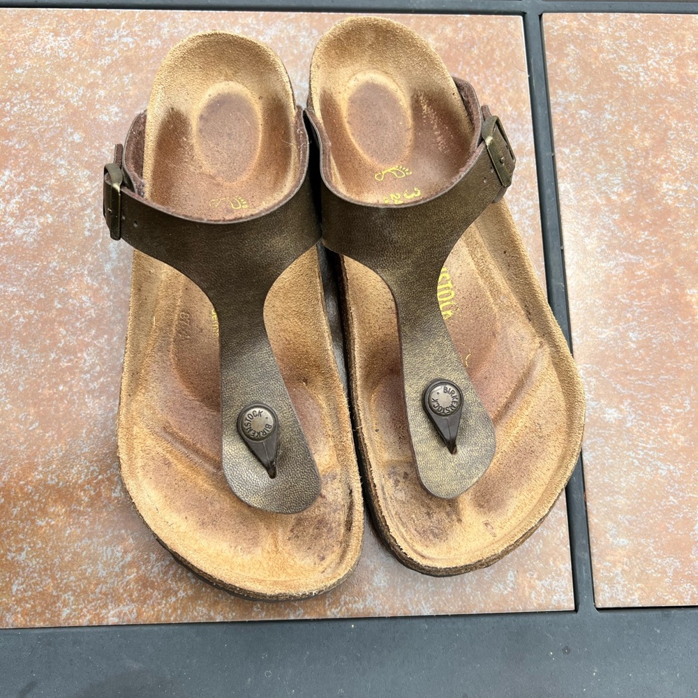 Birkenstock size 37 in great shape. Always open to reasonable offers.